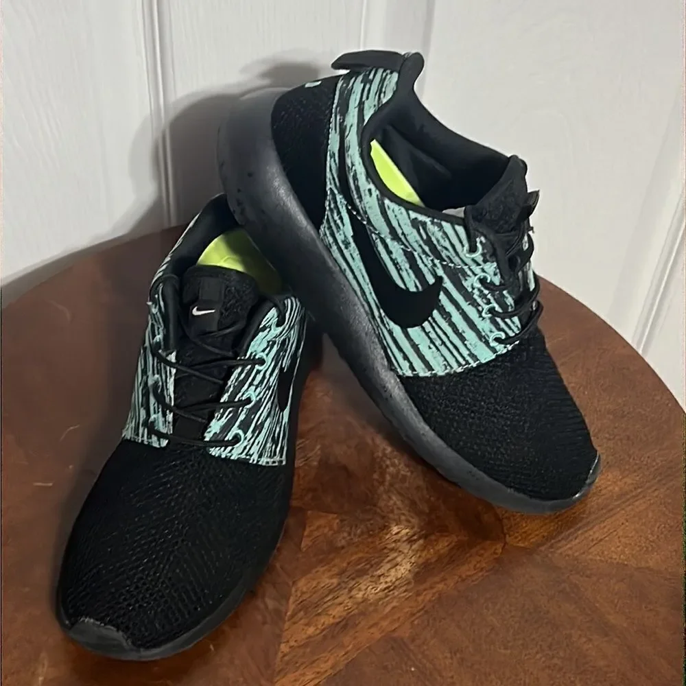 🔥🔥 NIKEiD Nike ROSHE RUN Shoes - Black/Mint - Women Sz 6 -‎ PERFECT Condition